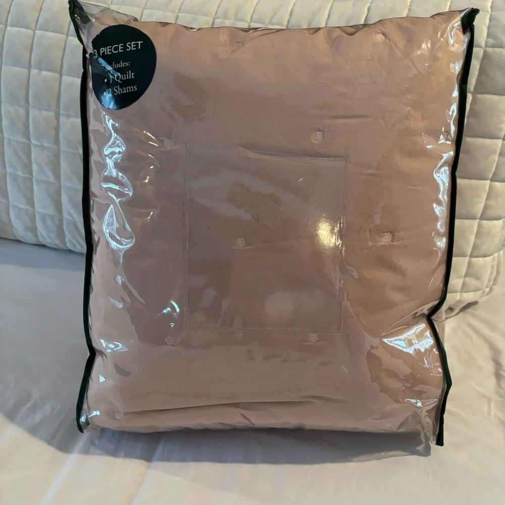 JCPenney HOME mauve/Pink Comforter tufted Bedspread Crochet Full/Queen LIKE NEW